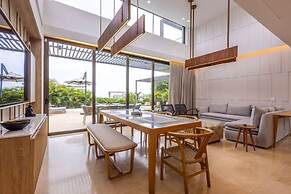 Coastal Villa w Dock Access Pools