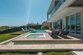 Tropical Villa w Pool Dock Access