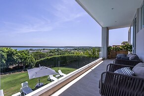Tropical Villa w Pool Dock Access