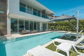 Tropical Villa w Pool Dock Access