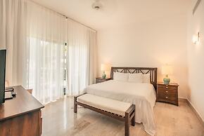 2br Apt 5 Guests Balcony With Pool View