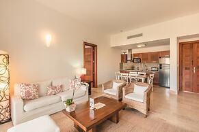 2br Apt 5 Guests Balcony With Pool View