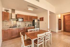 2br Apt 5 Guests Balcony With Pool View