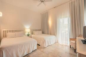 2br Apt 5 Guests Balcony With Pool View