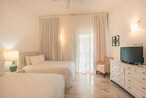 2br Apt 5 Guests Balcony With Pool View