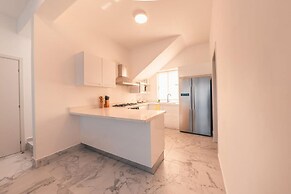 3br-penthouse w Jacuzzi Incl at Lake View