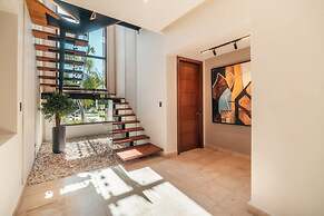 Incredible 3br Bungallow With Patio and Pool