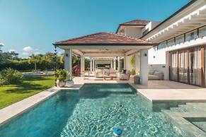 Incredible 3br Bungallow With Patio and Pool