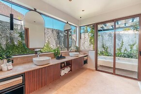 Incredible 3br Bungallow With Patio and Pool