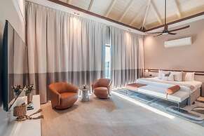 Incredible 3br Bungallow With Patio and Pool
