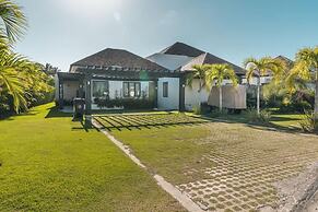 Incredible 3br Bungallow With Patio and Pool