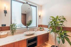 Incredible 3br Bungallow With Patio and Pool