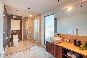 Incredible 3br Bungallow With Patio and Pool