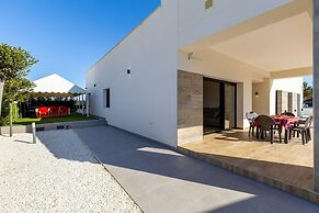 Palm Breeze Villa by Fidalsa