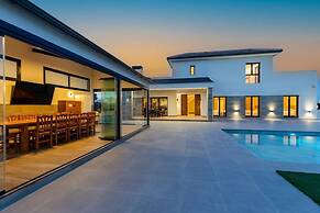 Palm Breeze Villa by Fidalsa