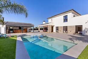 Palm Breeze Villa by Fidalsa