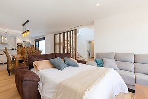 Palm Breeze Villa by Fidalsa