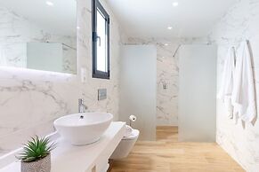 Palm Breeze Villa by Fidalsa