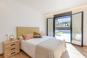 Palm Breeze Villa by Fidalsa
