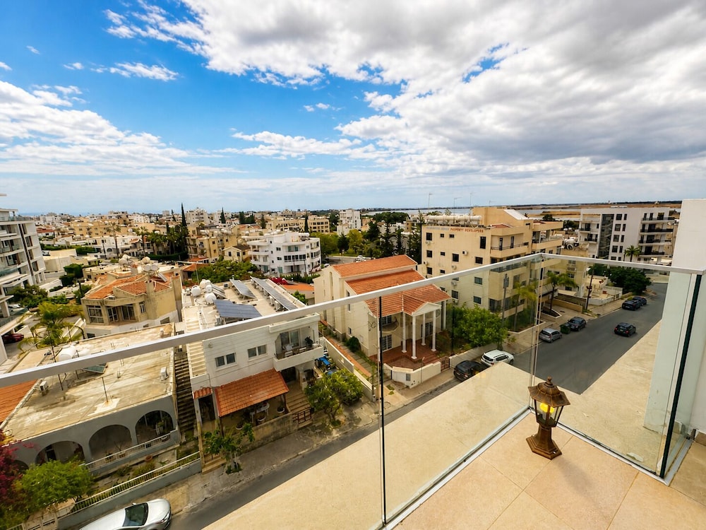 Jay's 2-BR Apt & Terrace in Larnaca