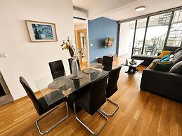 Jay's 2-BR Apt & Terrace in Larnaca