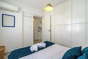 Seawaves 1- BR Apt. by Meneou Beach