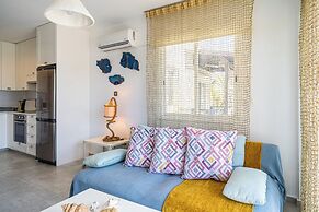 Seawaves 1- BR Apt. by Meneou Beach