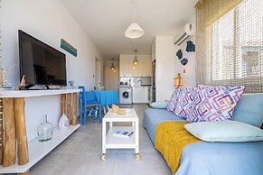 Seawaves 1- BR Apt. by Meneou Beach