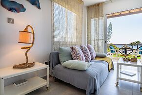 Seawaves 1- BR Apt. by Meneou Beach