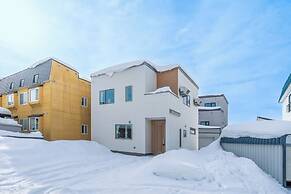BEAR CUB HOTEL
