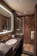 ELIVAAS Blushing Pines Stunning 3 BHK