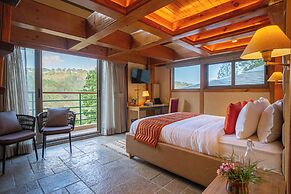 ELIVAAS Blushing Pines Stunning 3 BHK