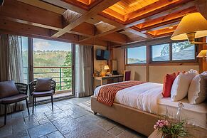 ELIVAAS Blushing Pines Stunning 3 BHK