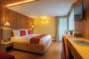 ELIVAAS Blushing Pines Stunning 3 BHK