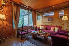 ELIVAAS Blushing Pines Stunning 3 BHK