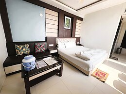 Beach Side Hotels Big boss