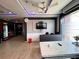 Beach Side Hotels Big boss