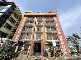 Beach Side Hotels Big boss