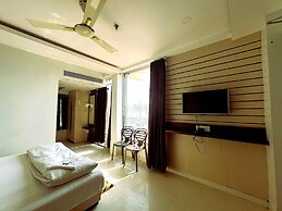Beach Side Hotels Big boss