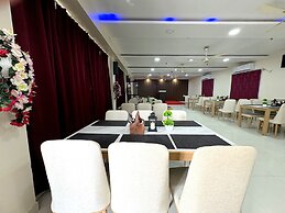 Beach Side Hotels Big boss