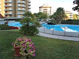Convenient Beachside Studio With Pool