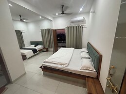 Hotel Sarveshwar Palace