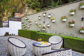 ELIVAAS Serenita Abode Tranquil Escape