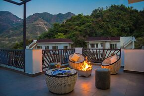 ELIVAAS Serenita Abode Tranquil Escape