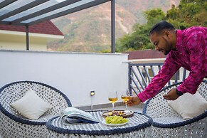 ELIVAAS Serenita Abode Tranquil Escape
