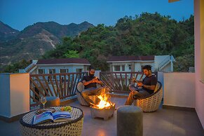 ELIVAAS Serenita Abode Tranquil Escape