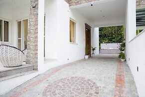 ELIVAAS Serenita Abode Tranquil Escape