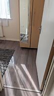 Spacious- 3 Bedroom House for 6 Adults