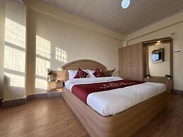 Hotel Amar Palace Shimla Mountain View