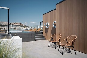 THE EDGE Luxurious Penthouse Shared Gym